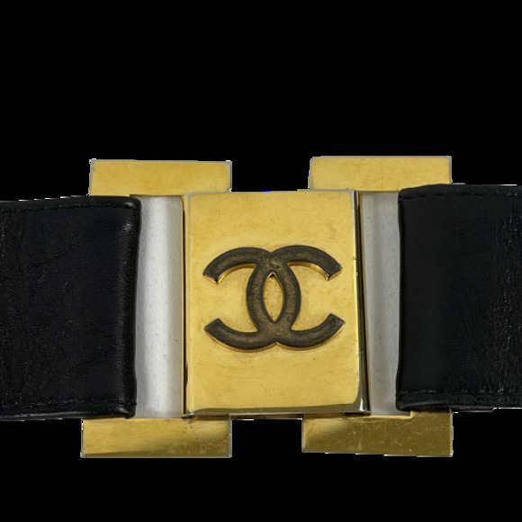CHANEL - Vintage 1980's Black Leather and Gold Buckle CC Link Belt - 75 / 30 - Picture 12 of 12